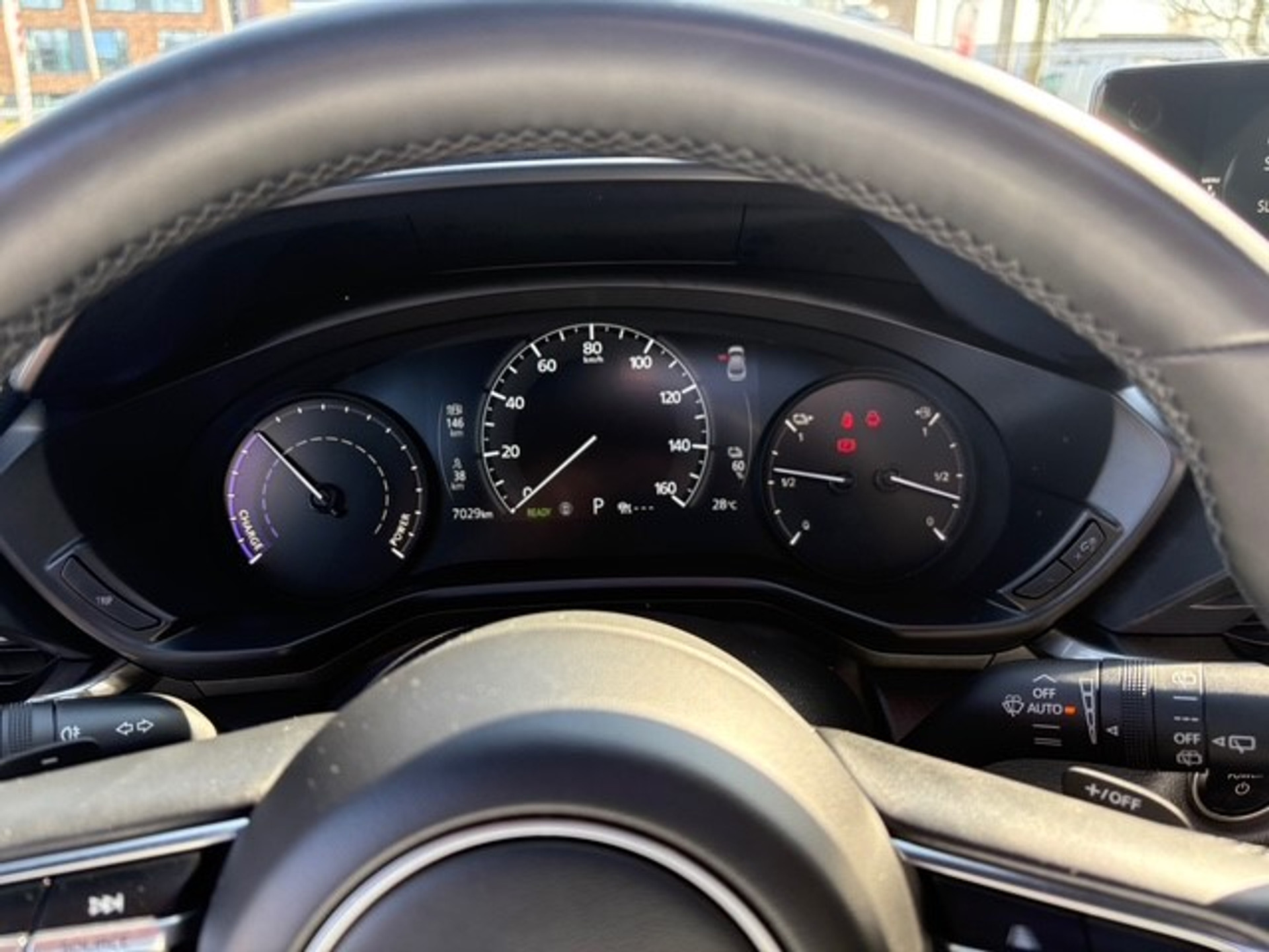 43939730-9.jpg
