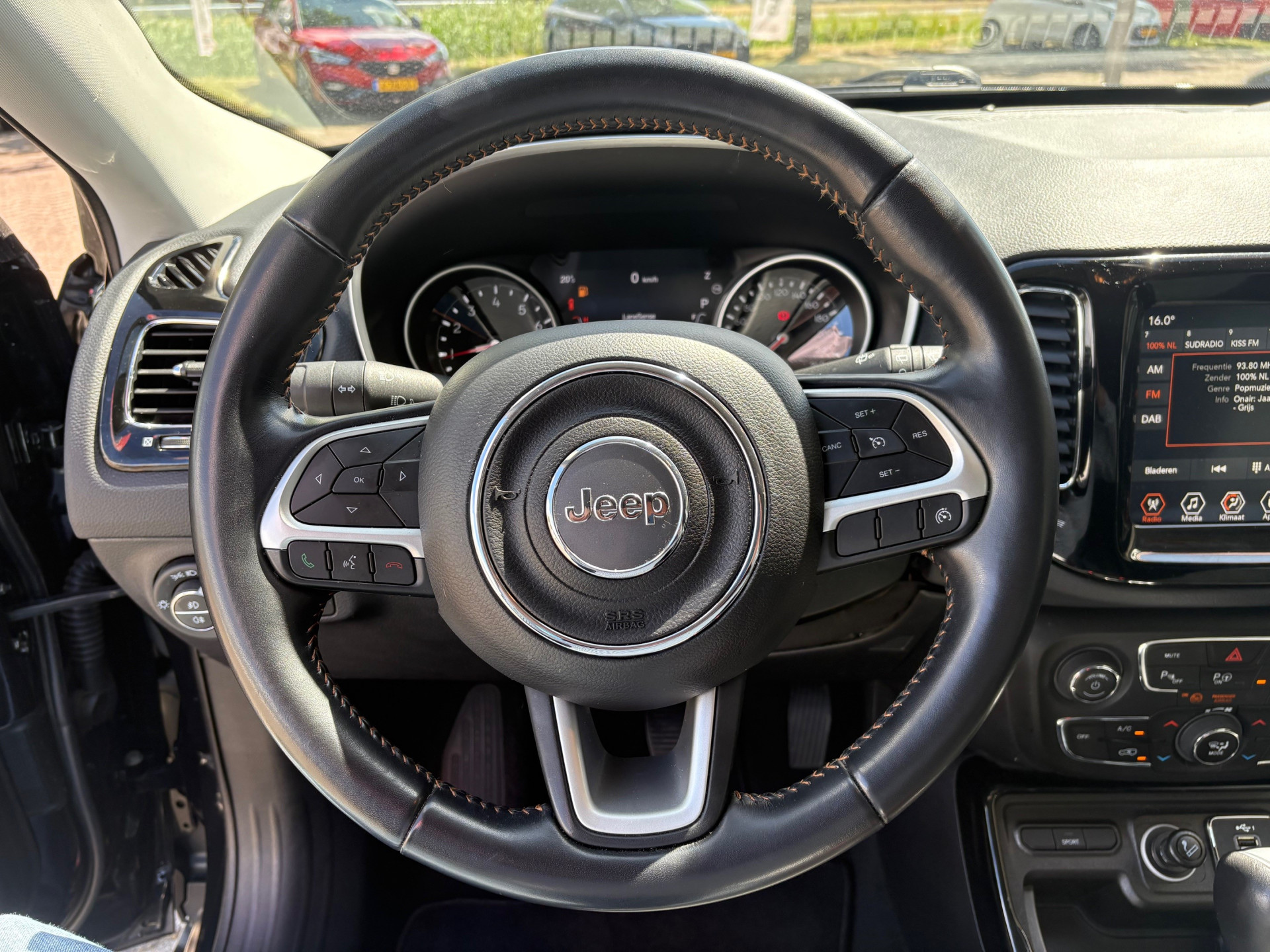 45170966-9.jpg