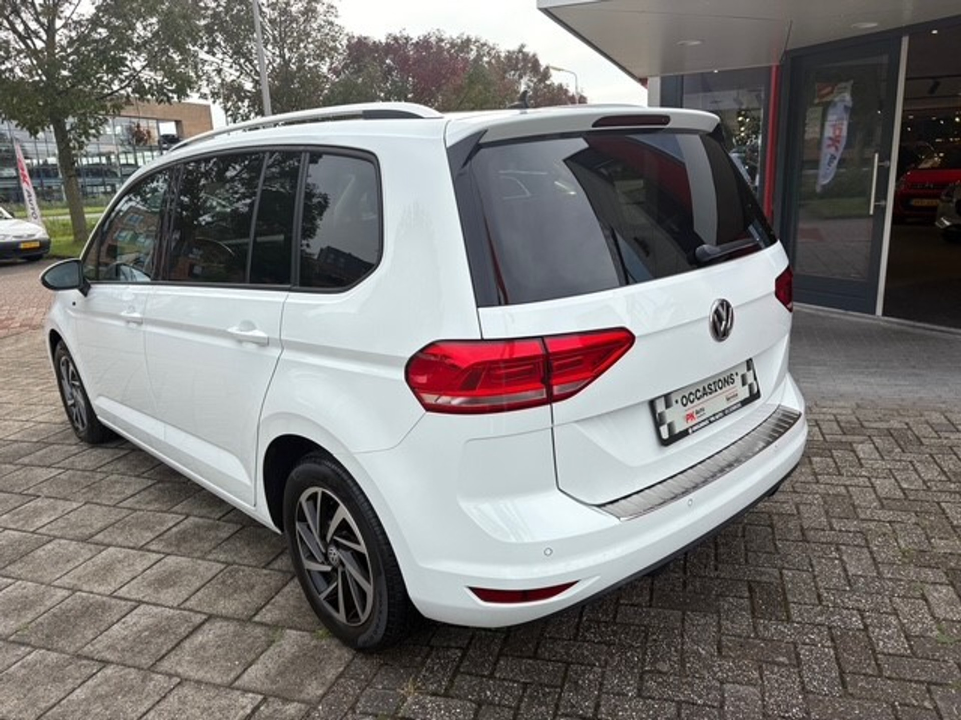 47789347-1.jpg